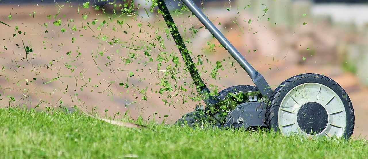 Slimme bewateringssensor in groene tuin geïnstalleerd. Slimme bewateringssensor in groene tuin geïnstalleerd.