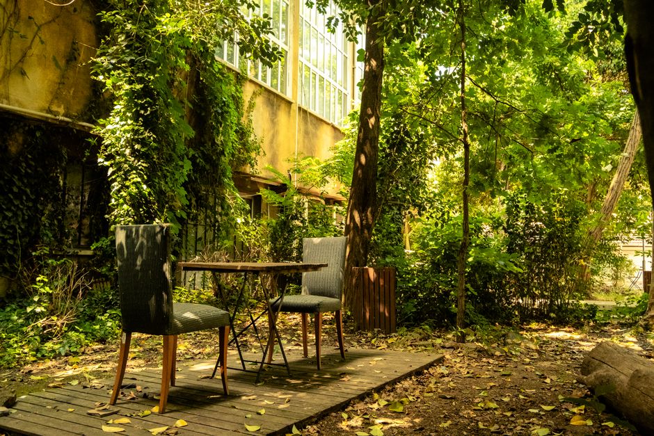 Veganistische tuinstoelen van duurzaam bamboemateriaal.